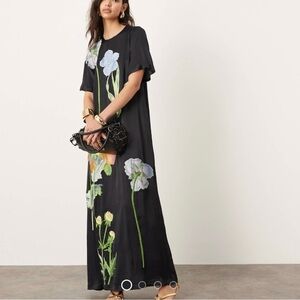 ISO (IN SEARCH OF)  NOT FOR SALE
ASOS Black Maxi Dress L or XL